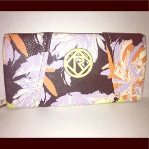 Relic by Fossil Sim. Leather Wallet / Flowers On Black